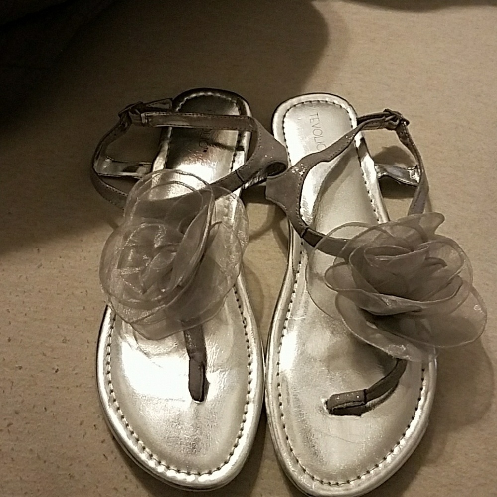 Grey sandals with rosette detail